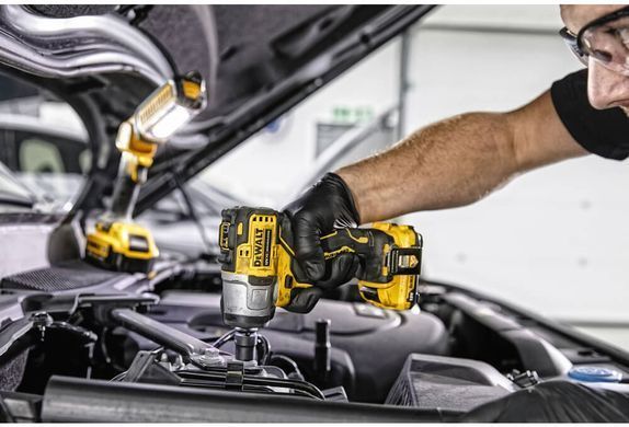 Гайковёрт ударный аккумуляторный бесщёточный DeWALT DCF902D2
