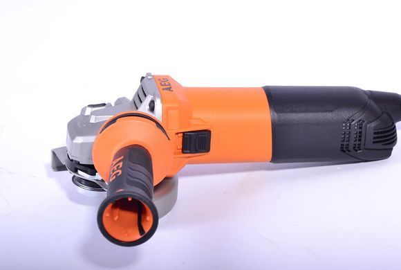 Угловая шлифмашина AEG WS 13-125 XE