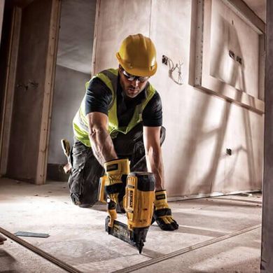 Пістолет цвяхозабивний акумуляторний безщітковий DeWALT DCN680N