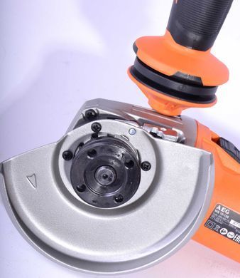 Угловая шлифовальная машина AEG WS 10-125