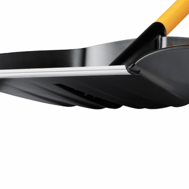 Лопата для уборки снега Fiskars облегченная X-series™ (1057177)