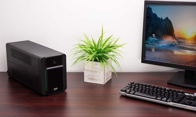 Источник бесперебойного питания APC Easy UPS 1600VA/900W, 6xC13
