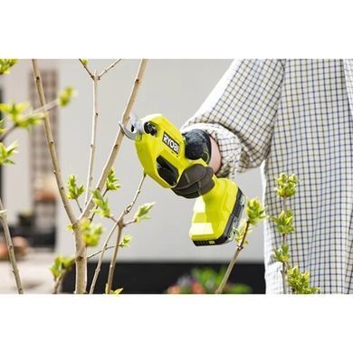 Ryobi Секатор Ryobi RY18SCA-115P 5133005563, аккумуляторный ONE+, 18В, АКБ 1.5 Ач, до 25 мм, с кобурой и точильной