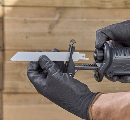 Пила шабельна мережева BLACK+DECKER BES301K