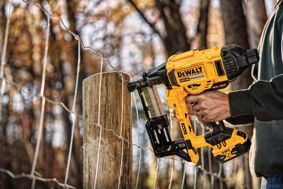 Степлер скобозабивной аккумуляторный бесщёточный DeWALT DCFS950N