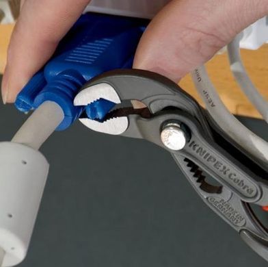 Високотехнологічні сантехнічні кліщі Cobra KNIPEX 87 01 125
