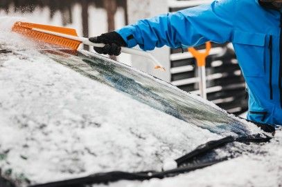 Автомобильный совок для снега Fiskars (1000740) лопаты