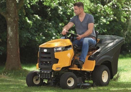 Садовий трактор Cub Cadet XT1 OR95