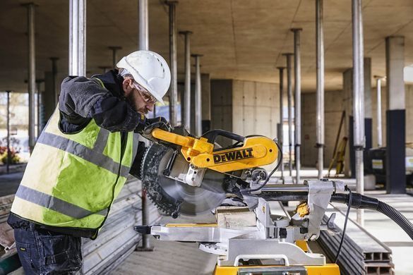 Пила настольная сетевая DeWALT DWS780