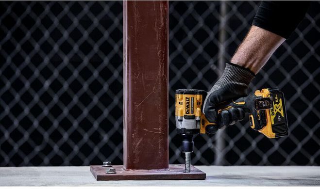 Гайковерт ударный аккумуляторный бесщёточный DeWALT DCF921P2T