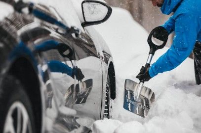 Скребок для льда и щетки Fiskars SnowXpert (1019352) Скребки