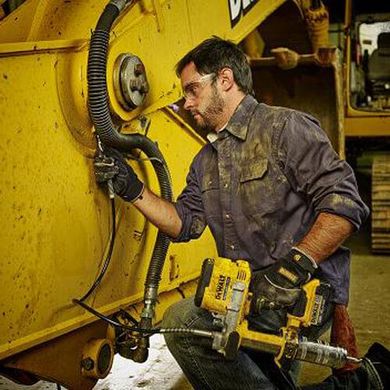 Пістолет масляний акумуляторний DeWALT DCGG571M1