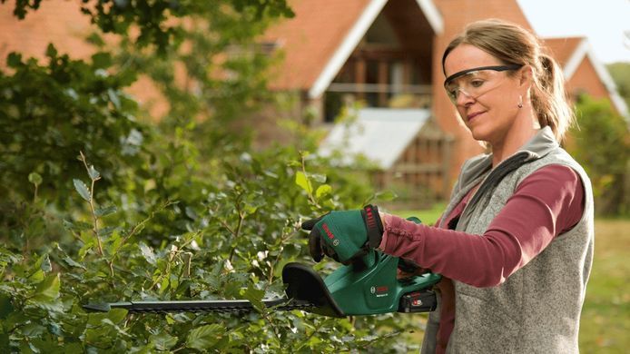 Кусторез акумуляторний Bosch EasyHedgeCut 18V-52-13 18В лезвие 52см шаг реза 15мм 3.28кг без АКБ и ЗУ