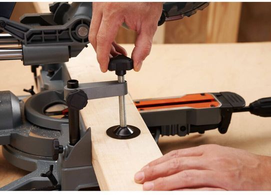 Пила торцювальна мережева BLACK+DECKER BES701